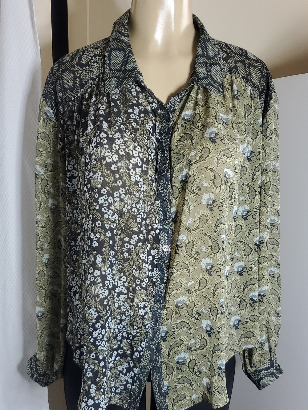Free People Mixed Floral & Vine Button-Down Shirt in Olive and Black Size S
